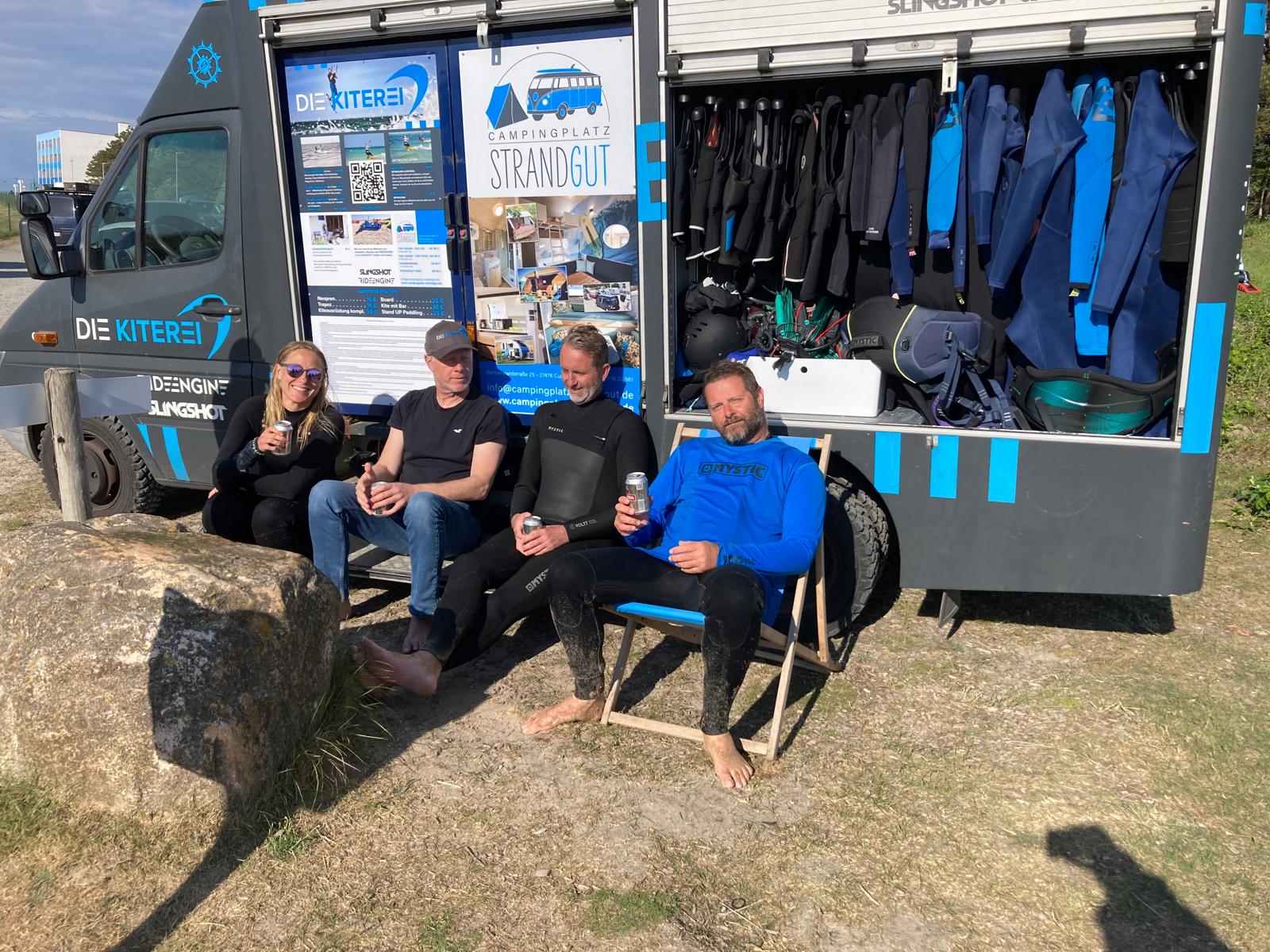 Team-und-Freunde-an-Rastplatz