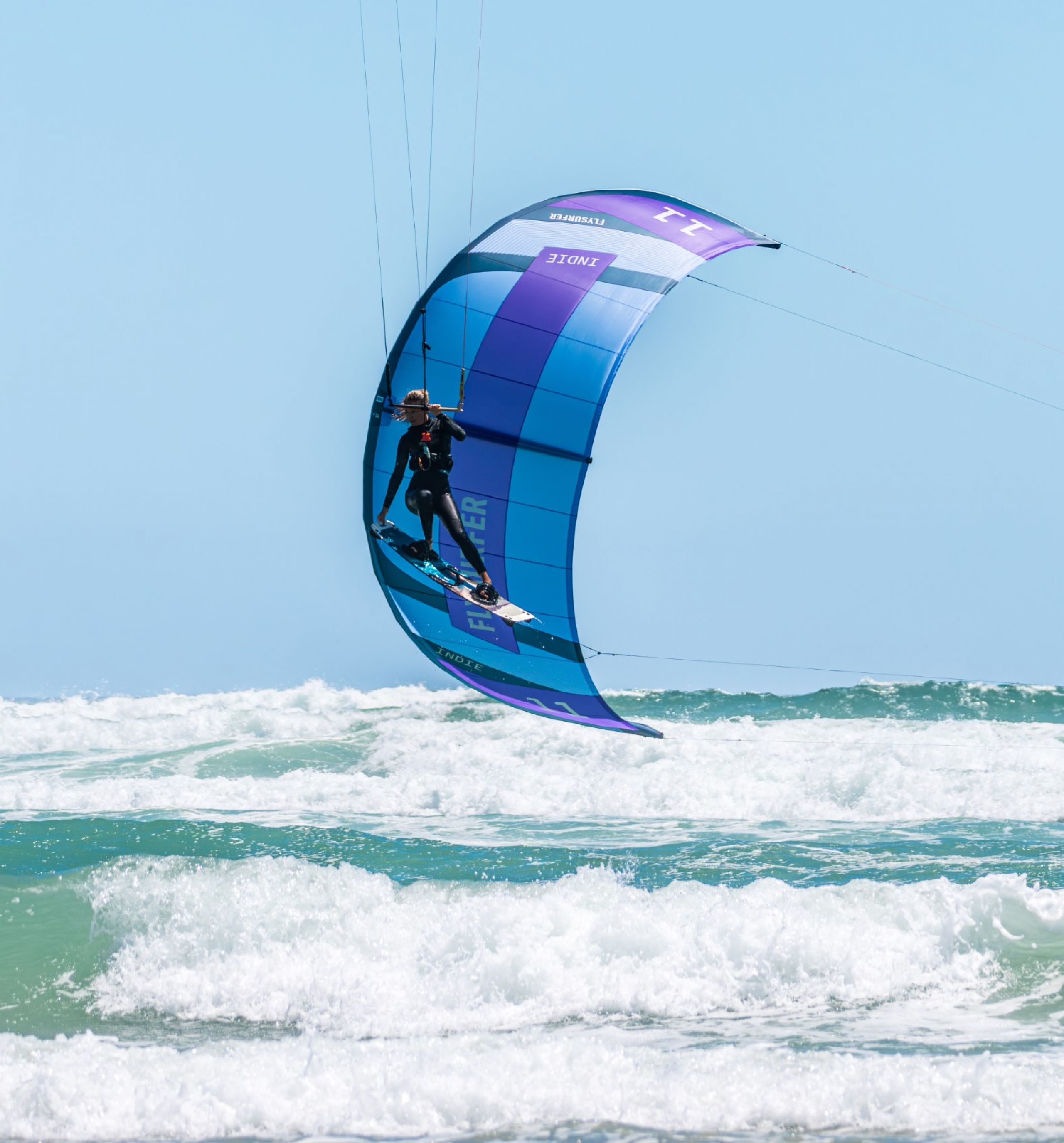 Frau-Kitesurfen-INDIE