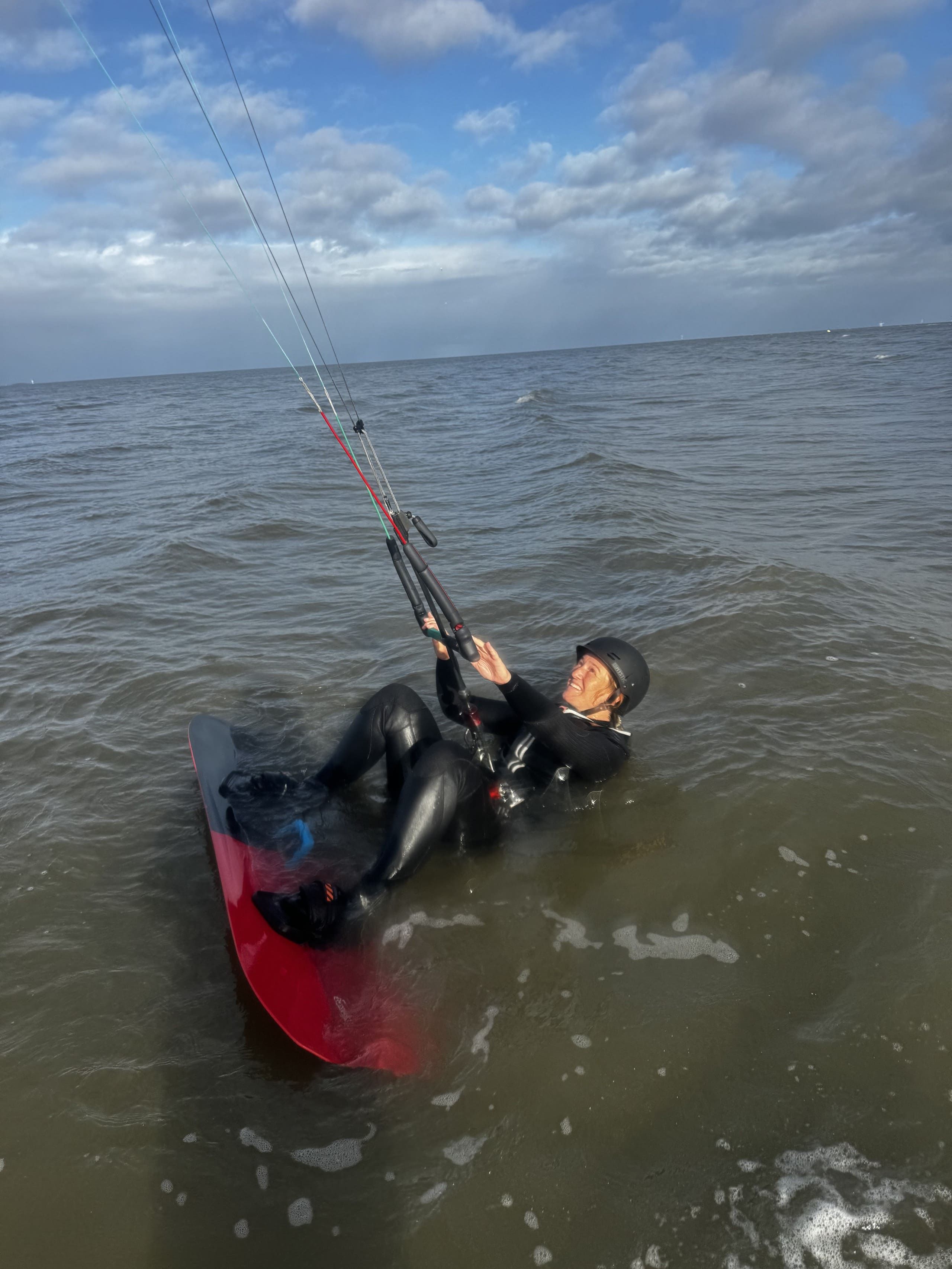 Frau-mit-Board-im-Wasser